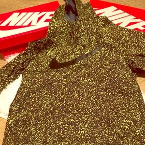 Big Boys Pullover Nike Dri Fit Large 12-13